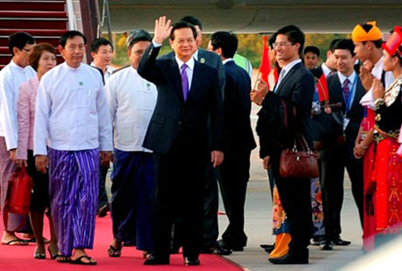 Thủ tướng Nguyễn Tấn Dũng tới Thủ đô Nay Pyi Taw, Myanmar.